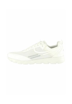 Hvide sneakers med mesh-overdel, gummisål og sølvaccenter. Har rundet tå, snørelukning og letvægtskonstruktion.