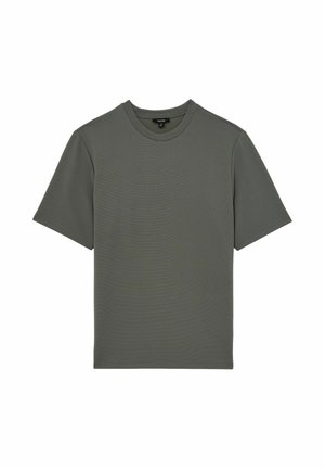 Egyszerű, sötétszürke, rövid ujjú, kerek nyakú póló texturált anyagból, fehér háttéren kiterítve.