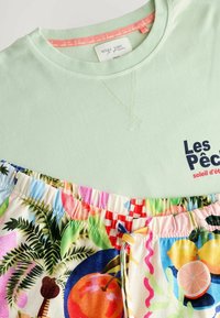 Next SET - Pyžamo - sage green peaches