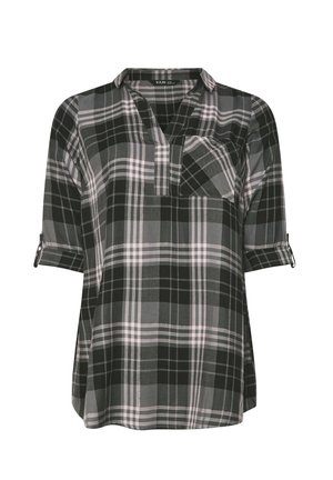 Camicia a quadri nera, grigia e bianca con scollatura a V, maniche corte e taschino sul petto. Il tessuto sembra liscio con una texture leggera.