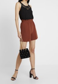 Vero Moda Shorts - brown