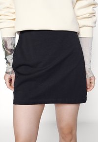 Even&Odd Petite Saia envelope - black