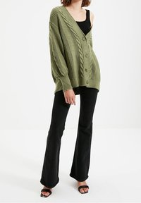 Trendyol Strickjacke - blue