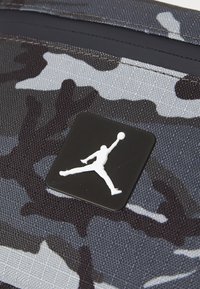 Jordan FRANCHISE CROSS BODY - Rumpetaske - off noir