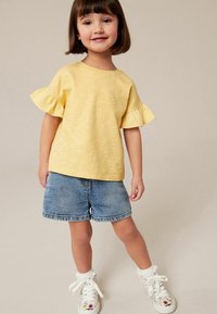 Next - FRILL SHORT SLEEVE - REGULAR FIT - Printtipaita - yellow Pienoiskuva 1