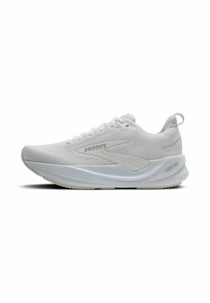 Zapatilla de running blanca Brooks con parte superior de malla, suela gruesa y acolchada, cierre de cordones y logo de la marca en el lateral, mostrada de perfil.