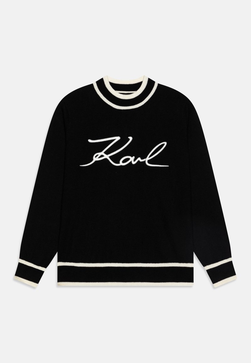 Un pull noir avec un logo en écriture blanche "Karl" au centre, et des détails en côtes rayées blanches et noires au col et aux poignets.