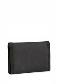 Portafoglio in tessuto nero con design ripiegabile, cuciture rinforzate e finitura testurizzata. Dimensioni compatte adatte per carte e contante.