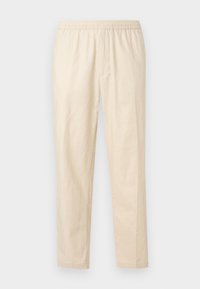 Φωτεινά μπεζ παντελόνια ίσιας γραμμής με ελαστική μέση και χωρίς ορατές τσέπες ή διακοσμήσεις, σε λευκό φόντο.