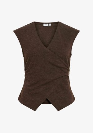 Haut marron sans manches style cache-cœur avec col en V et détail épingle sur le côté, coupe ajustée et ourlet asymétrique, en tissu doux.