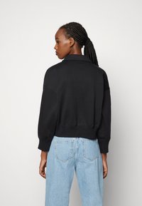 Nike Sportswear W NSW STYLE FLC CROP 3Q POLO - Camisola - black/sail