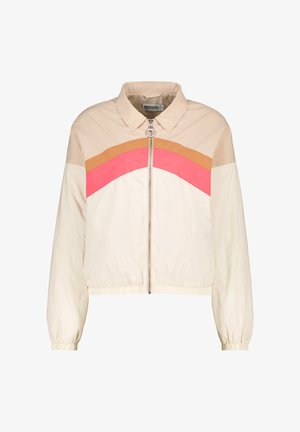 Giacca corta in tessuto leggero, caratterizzata da un design a blocchi di colore beige, arancione e rosa, polsini elastici e chiusura frontale con zip.