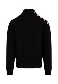 Suéter negro de punto con un cuello alto, que presenta una textura acanalada y botones decorativos plateados en un hombro.