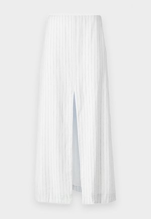 Saia midi branca com riscas verticais cinzas, apresentando uma fenda frontal. Feita de um tecido leve, oferece uma silhueta relaxada e estruturada.