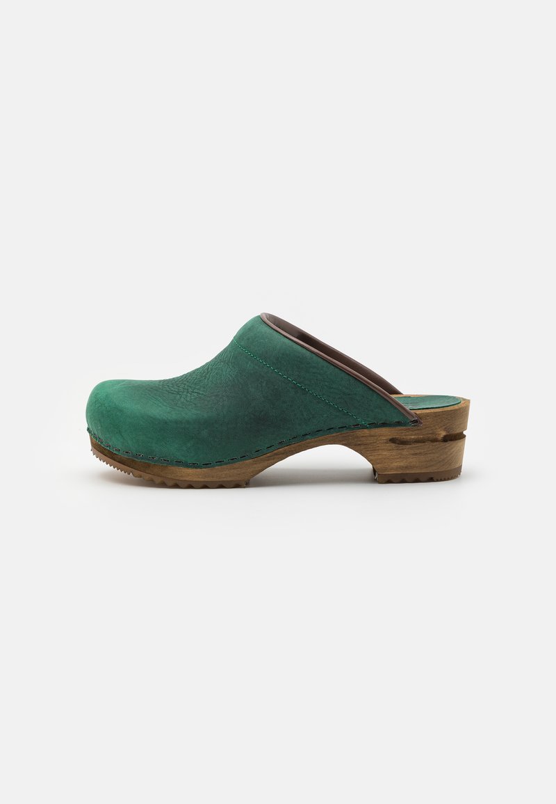 Green Sabots Sanita CHRISSY OPEN - Sabots - dark green/vert - ZALANDO.FR