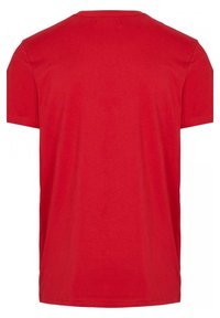 Tricou roșu cu mânecă scurtă din bumbac. Design clasic cu gât rotund, cu o textură netedă și fără modele sau detalii vizibile.