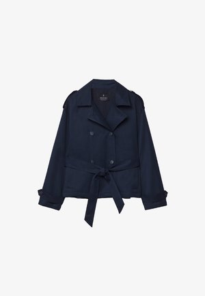Trench-coat bleu marine avec boutons double-breasted, épaulettes et taille cintrée. Fabriqué en tissu lisse avec des détails aux poignets.