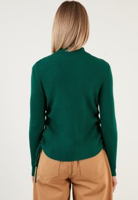 LELA REGULAR FIT - Maglione - benetton
