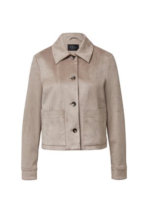 Veste en faux daim beige avec un col, des boutons sur le devant et deux poches sur le devant ; manches mi-longues et texture lisse.