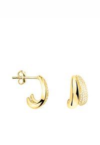 Ohrringe in Goldfarbe mit geschwungenem Design, ausgestattet mit einer strukturierten Oberfläche und einer Reihe klarer, funkelnder Kristalle an einer Seite.