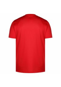 Rode t-shirt met korte mouwen en een ronde hals, met een gladde textuur en een normale pasvorm. Bevat ademende meshpanelen op de schouders.