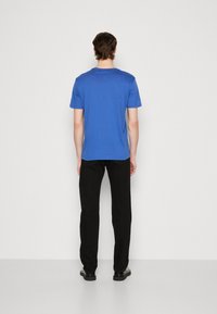 GANT PRINTED GRAPHIC - T-shirt med print - rich blue