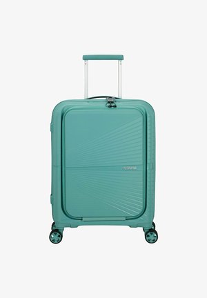 Türkisfarbener Hartschalenkoffer mit strukturierten Linien, ausziehbarem Griff und vier Rollen. Verfügt über einen Reißverschluss und ein Logo auf der Vorderseite.