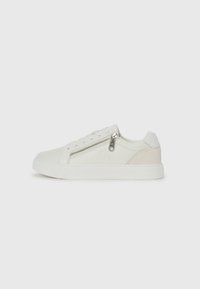 Trainers - triple bright white