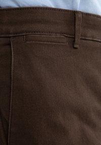Thumbnail Image 4