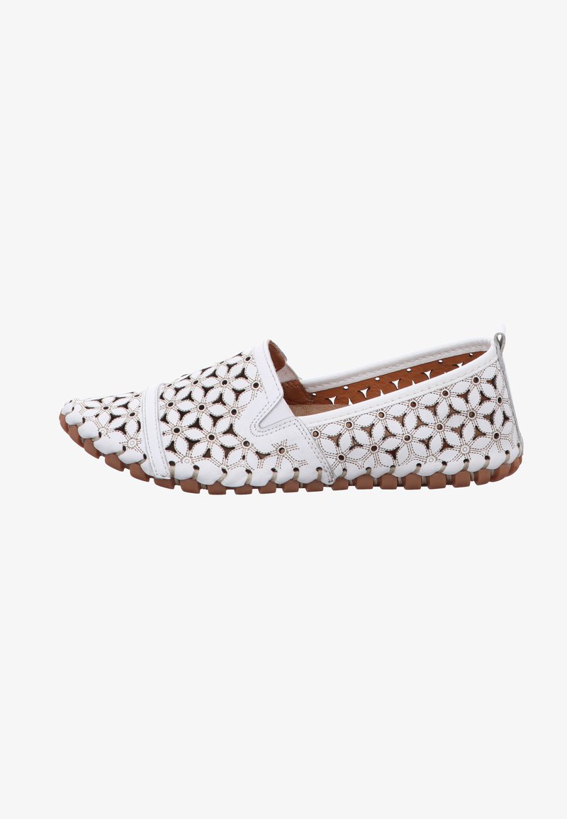 Weiße Slipper mit laser-geschnittenen Blumenmustern, einer braunen Gummisohle und einem flexiblen Design für Komfort.