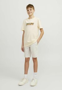 Jack & Jones Junior REGULAR FIT  - Shorts - crockery