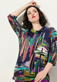 Ulla Popken ABSTRACT LANDSCAPE 3/4 SLEEVE TEE - Maglietta a manica lunga - navy blue