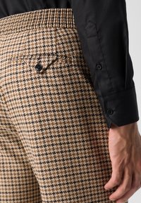 HUGO TARO - Παντελόνι - dark brown