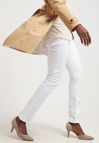 Pepe Jeans Jeans a sigaretta - white