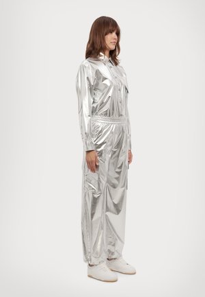 METALLIC PANTS  - Cargo trousers - silver