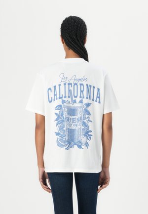 T-shirt en coton blanc avec un grand graphisme bleu d'un gobelet de boisson, accompagné des textes "California" et "Los Angeles". Manches courtes, coupe décontractée.