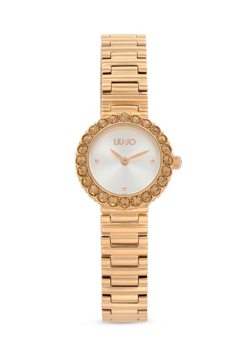 Reloj dorado con una esfera redonda, bisel adornado con cristales y una pulsera de metal pulido. Cuenta con un dial blanco con acentos en oro rosa.