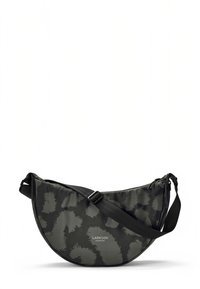 Sac hobo noir et gris avec un motif abstrait, fabriqué en matériau texturé, doté d'une bandoulière ajustable et d'une fermeture éclair.