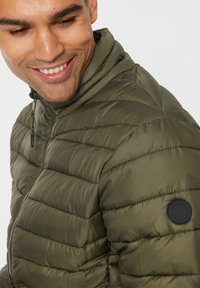 Threadbare COLONIAL khaki