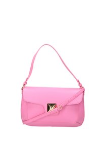 Roze leren handtas met een strak rechthoekig ontwerp, afneembare schouderband en gouden hardwareaccent aan de voorflap.