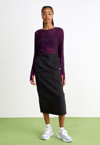 Puma DARE TO LONG SLEEVE TEE - Langarmshirt - midnight plum