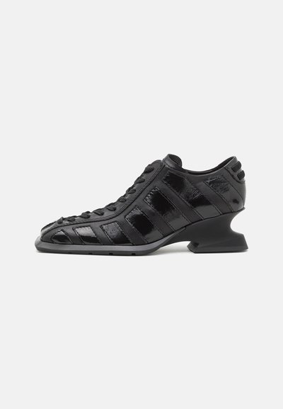 MIISTA GOLDIE BROGUES - Kontsadega nöörsaapad - black