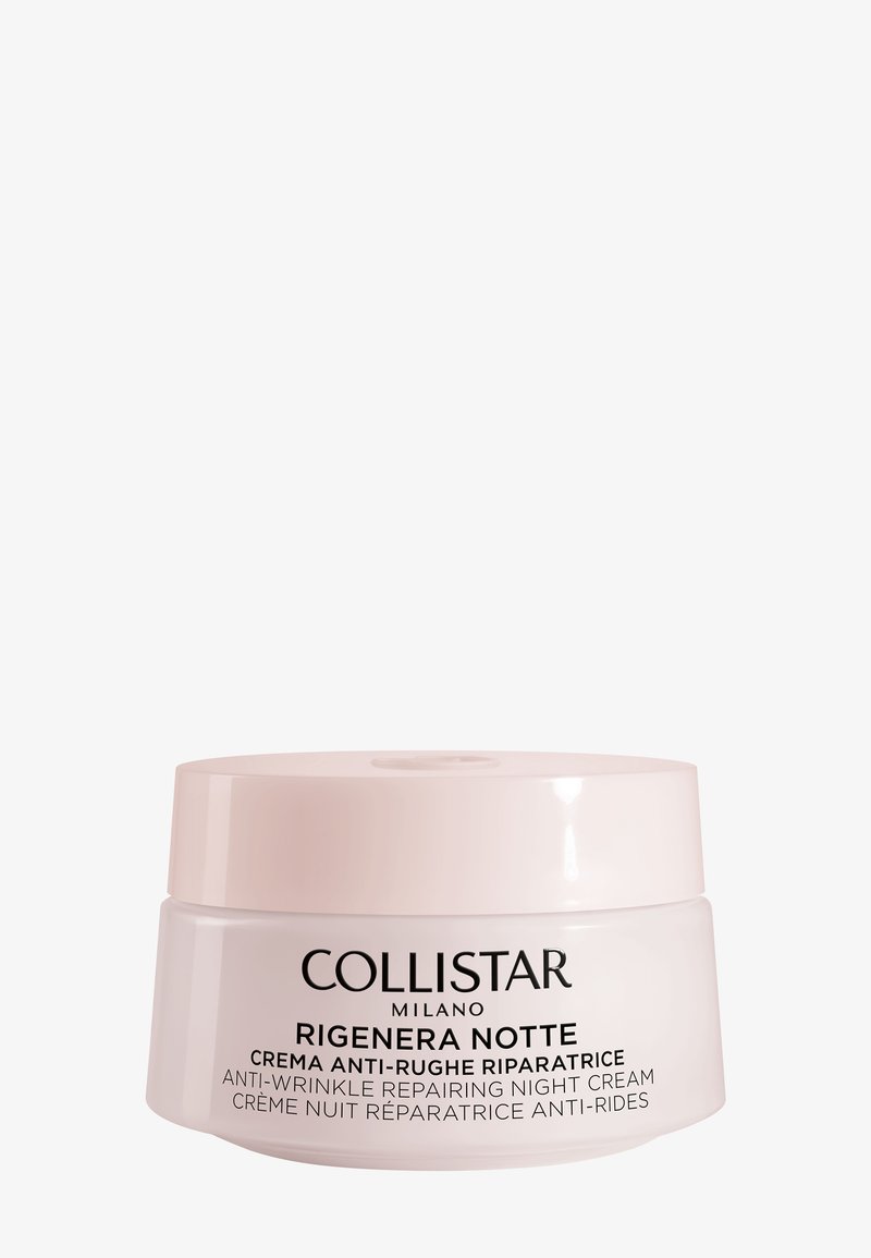 Collistar Rigenera Notte nattkräm i en rund, frostat glasburk med ett rosa lock och svart text som beskriver viktiga egenskaper och användning.