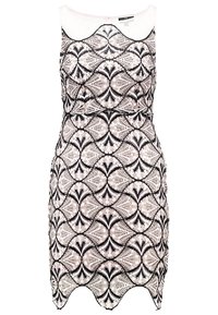 Krajkov dress s černobílým vlnkovaným vzorem. Bezramenný design s kulatým výstřihem a texturovanou tkaninou.