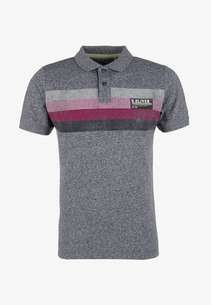Graues Poloshirt mit kurzen Ärmeln, Kragen und zwei Knöpfen, mit horizontalen Streifen in Hellgrau, Pink, Bordeaux und Schwarz über der Brust.