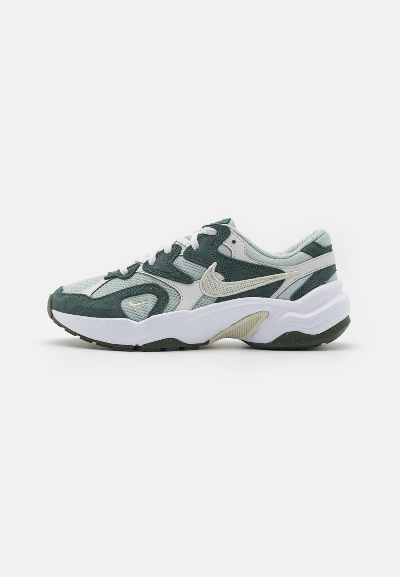 Nike Sportswear - RUNINSPO - Sneakers low - vintage green/spring green/carbon green/white/light silver/platinum tint, Extindeți