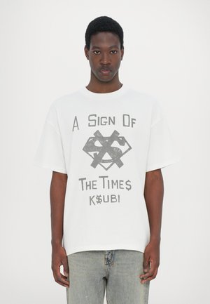 THE SIGN EKCESS ANTIQUE - T-shirt imprimé - white