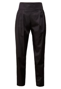 Czarne spodnie o dopasowanym kroju z plisowanym przodem, szerokim pasem i zwężającymi się nogawkami. Wykonane z gładkiego materiału o subtelnym połysku.