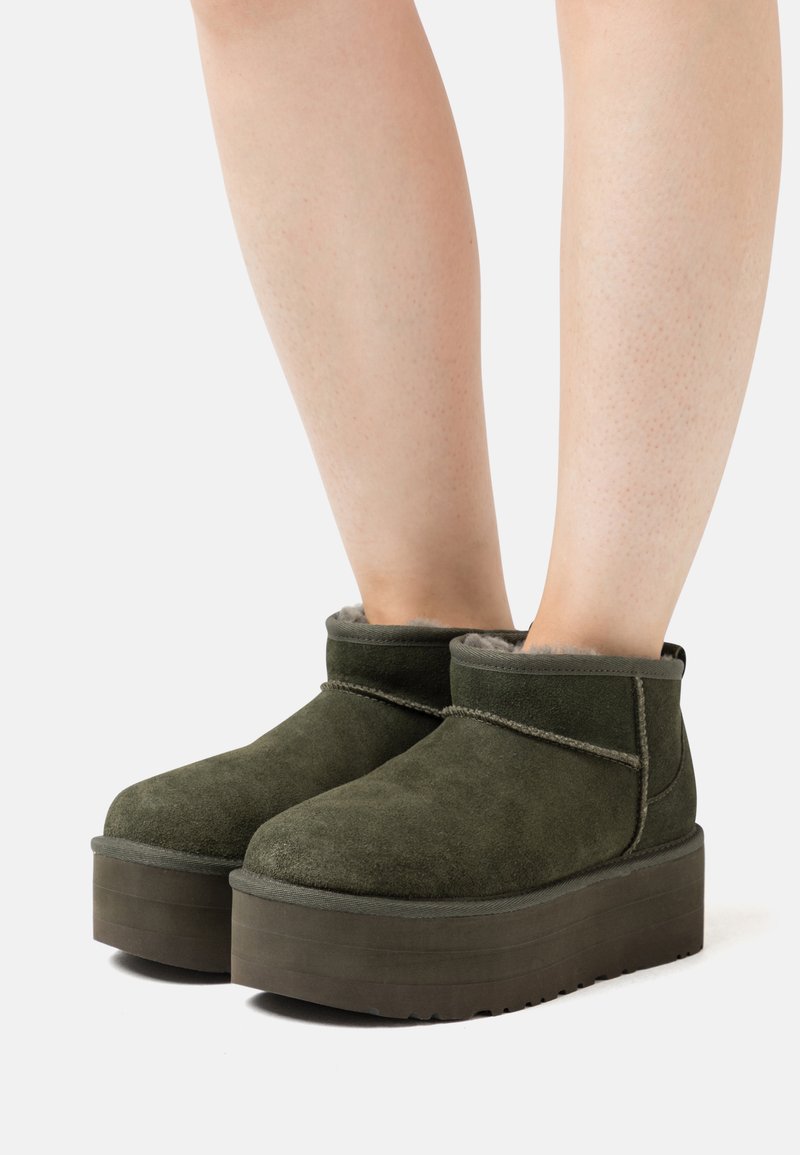 UGG - CLASSIC ULTRA MINI PLATFORM - Platform bokacsizmák - moss green, Nagyítás