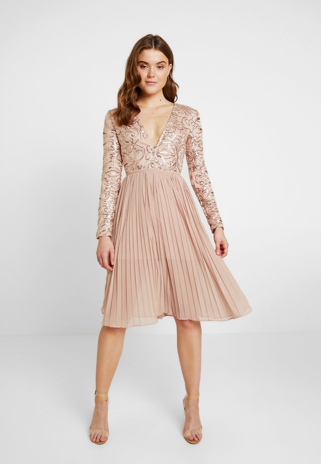 SEQUIN PLUNGE PLEATED MIDI DRESS - Cocktail dress / Party dress - nude
